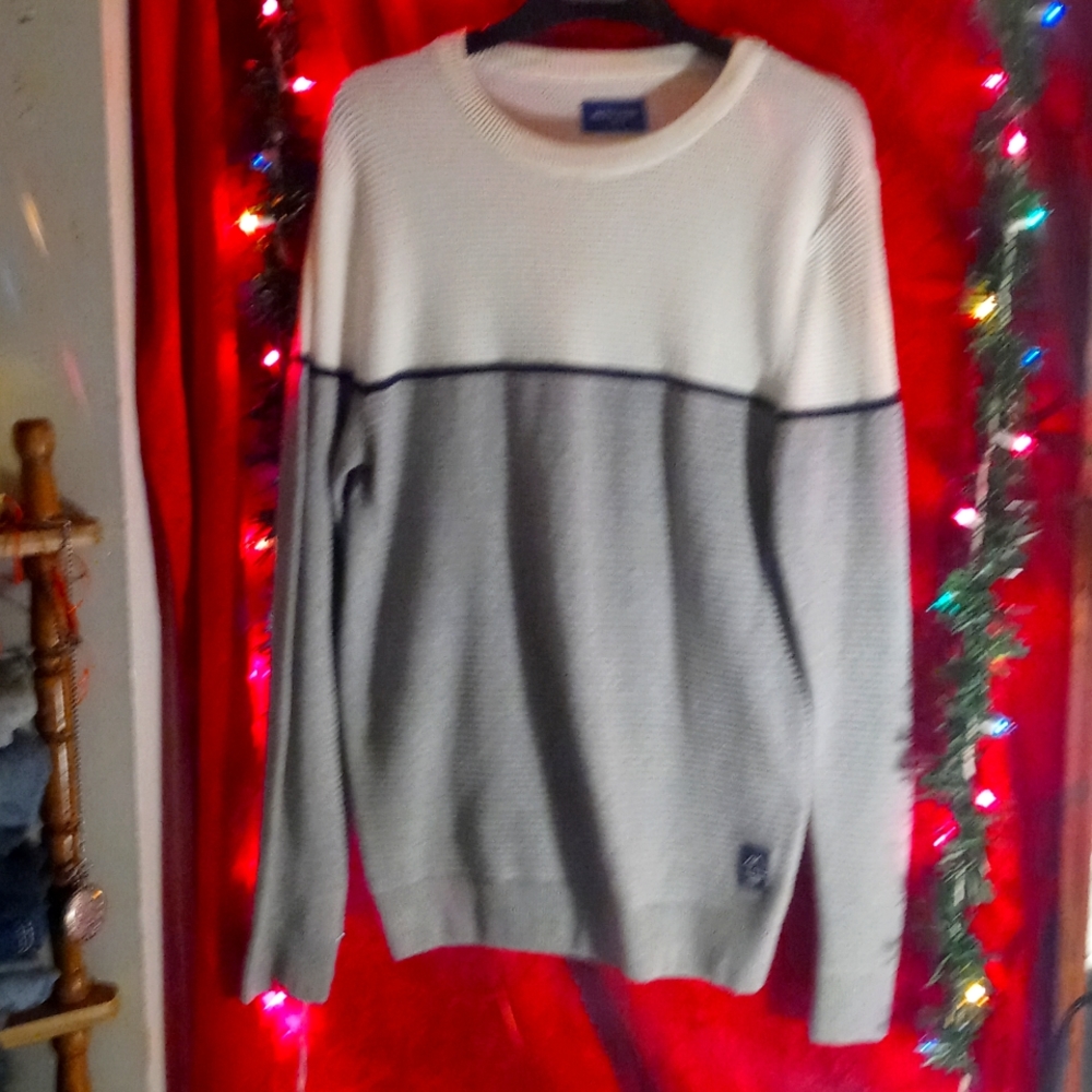 Jack & Jones Originals. Top half White Thick Crochet by hand & Bottom Half Gray.